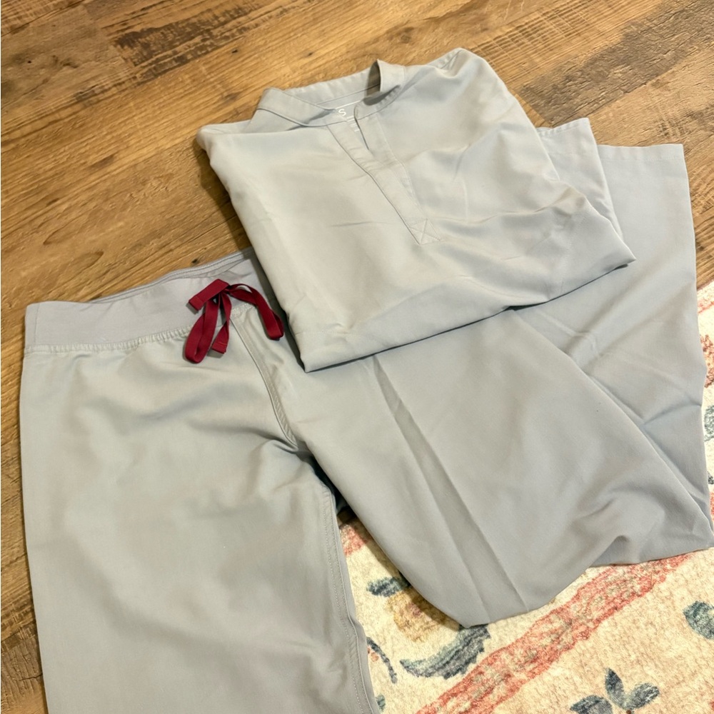 Figs Gray Scrub Set with Red Drawstring